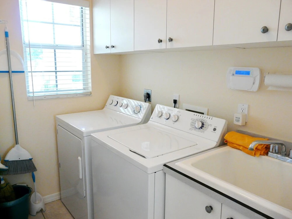 Luxuriously Furnished Waterfront Home With Pool/spa