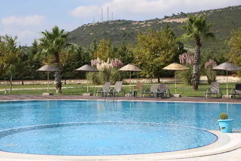 Konvoy Hotel & Country Club