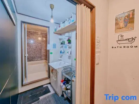 Private single room 2F with shared bath and toilet