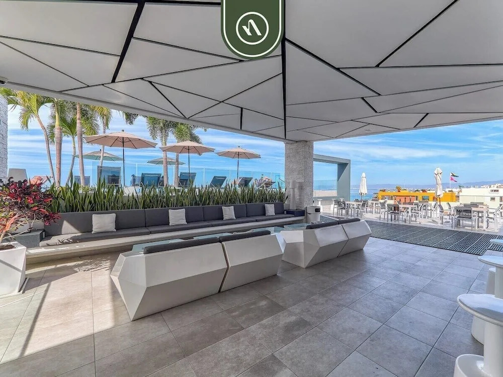 Stunning 2 BR Condo in Romantic Zone - Pool