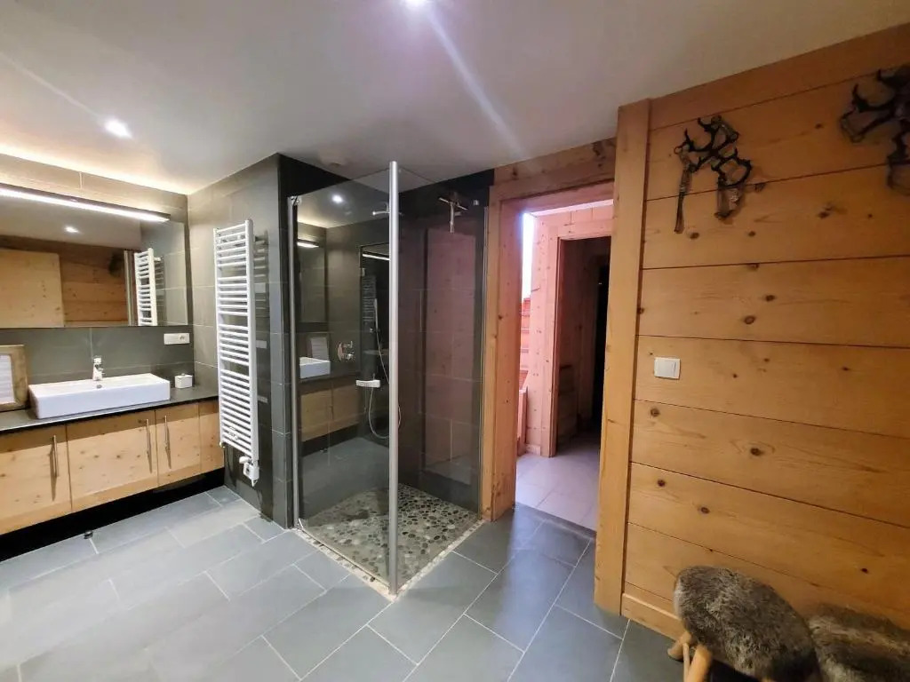 Chalet de prestige, proche des pistes aux Gets - FR-1-598-27