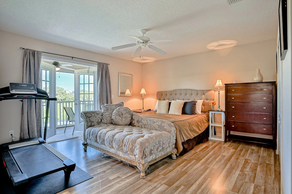 Stunning House With Lanai, Pool, Ping-pong, Full Kitchen, & Wifi