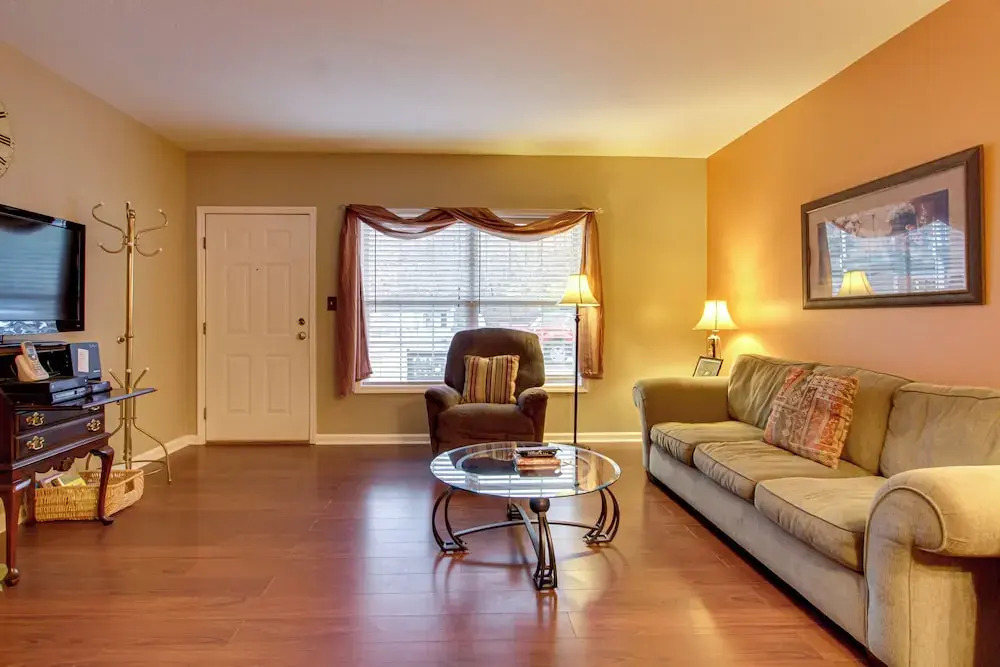 Parkway Condo ~ Walk to Island in Pigeon Forge!