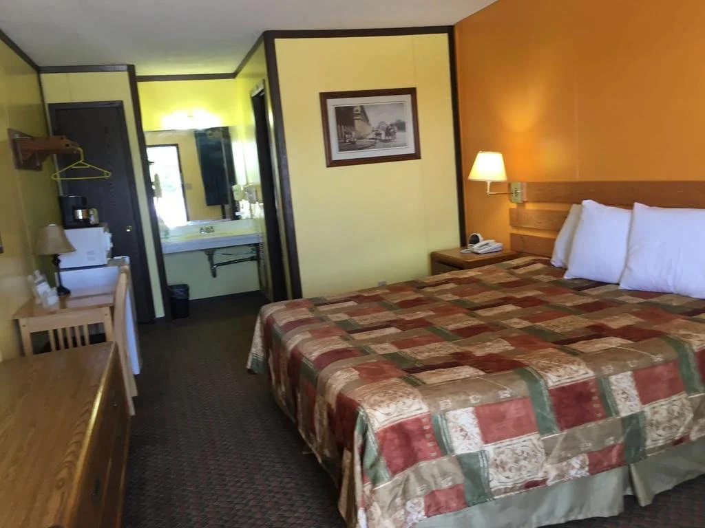Country Club Inn