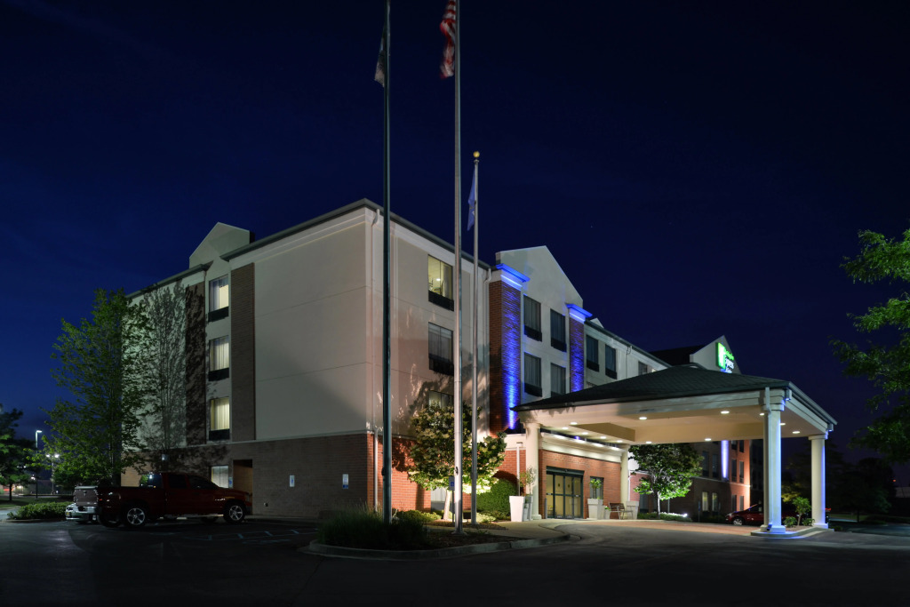 Holiday Inn Express Hotel & Suites Milwaukee-New Berlin by IHG