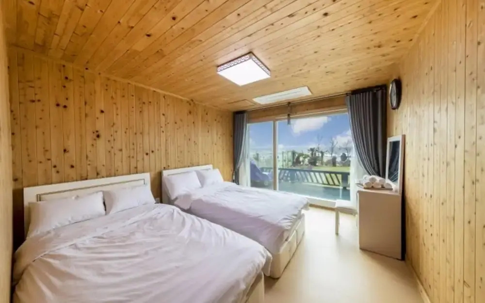 Seogwipo Toto Pension (Near Soesokkak, Outdoor Terrace)(서귀포 토토펜션 (쇠소깍인근,야외테라스))