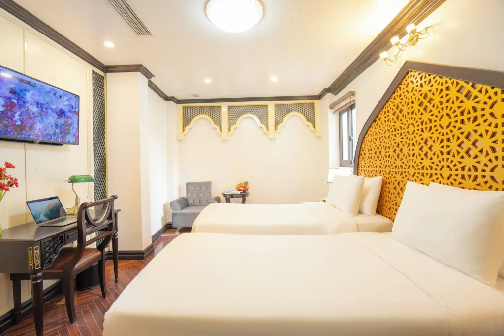 Du Palace Hotel & Travel