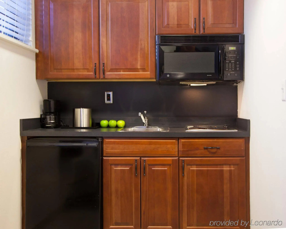 Federal City Inn & Suites