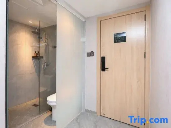 Qingmu Hotel (Nanjing Changfu Street Subway Station Bayi Hospital)