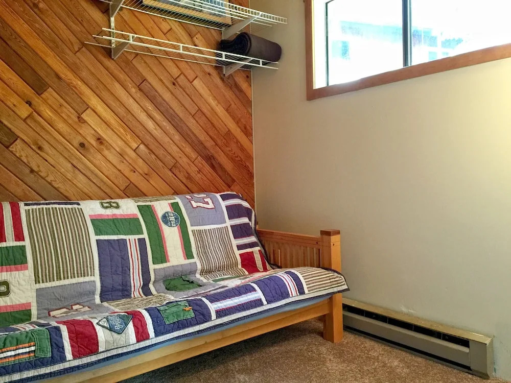 Mt Baker Rim Cabin 99 - Charming Cabin With a hot Tub, Wi-fi, Pet Friendly