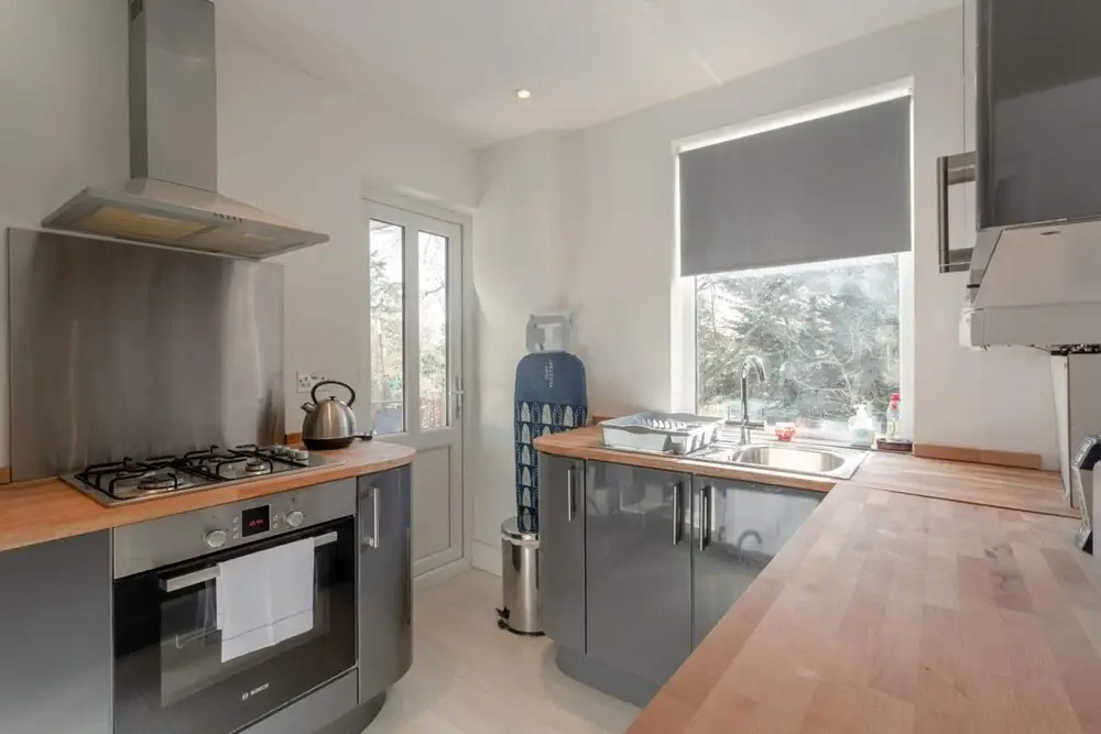 Modern 2 Bedroom Apartment in Morden