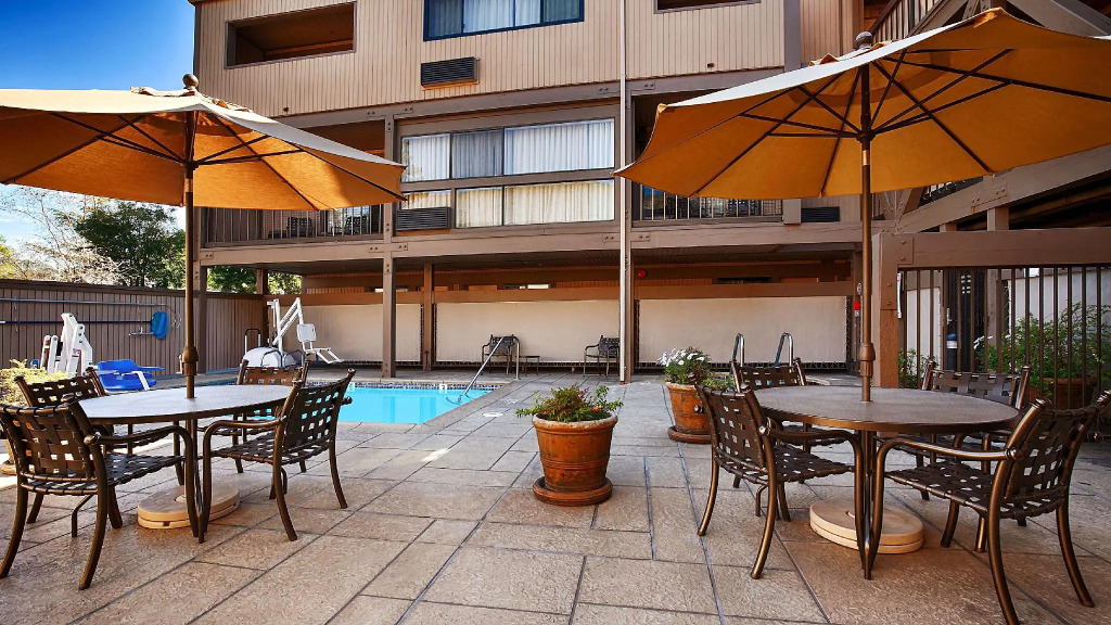 Best Western Plus Inn at the Vines