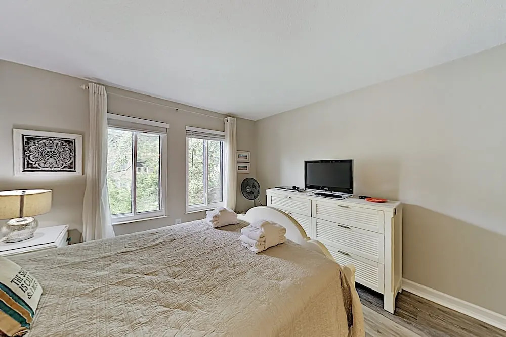 New Listing! Tranquil At The Beach 2 Bedroom Condo