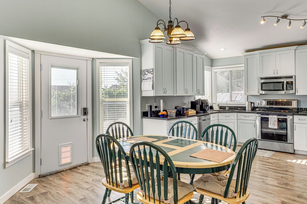Family Home w/ Fenced Yard Between Provo & Slc!