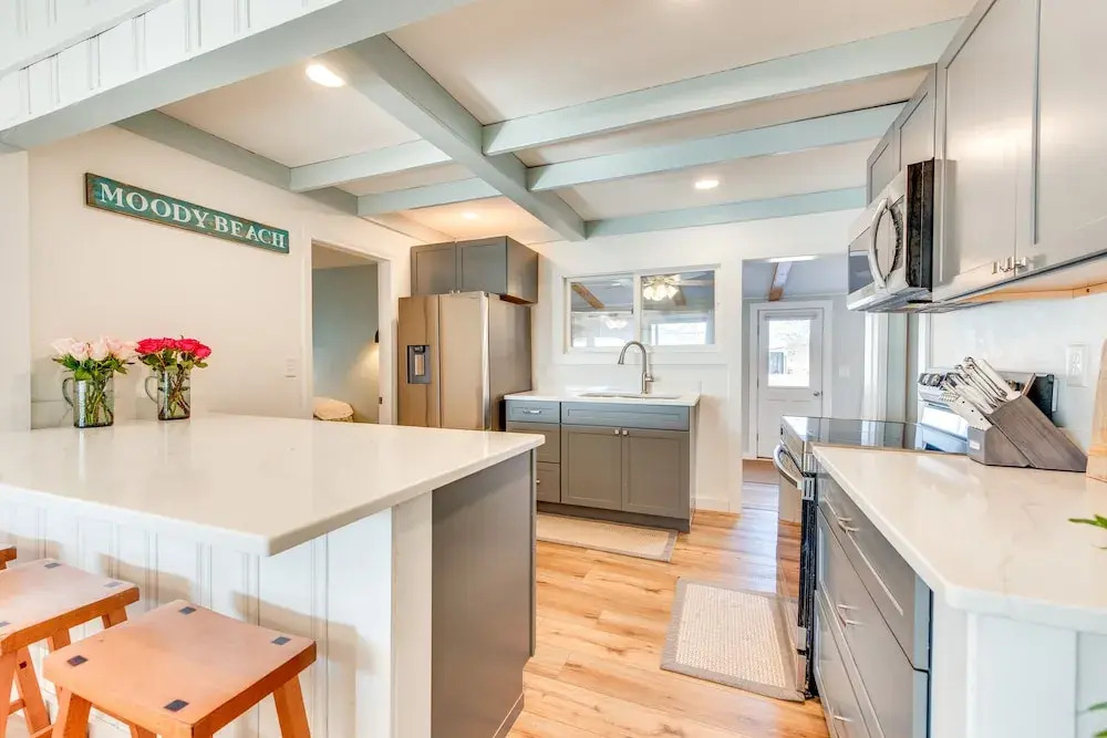 Beautiful Wells Cottage: Steps to Moody Beach!