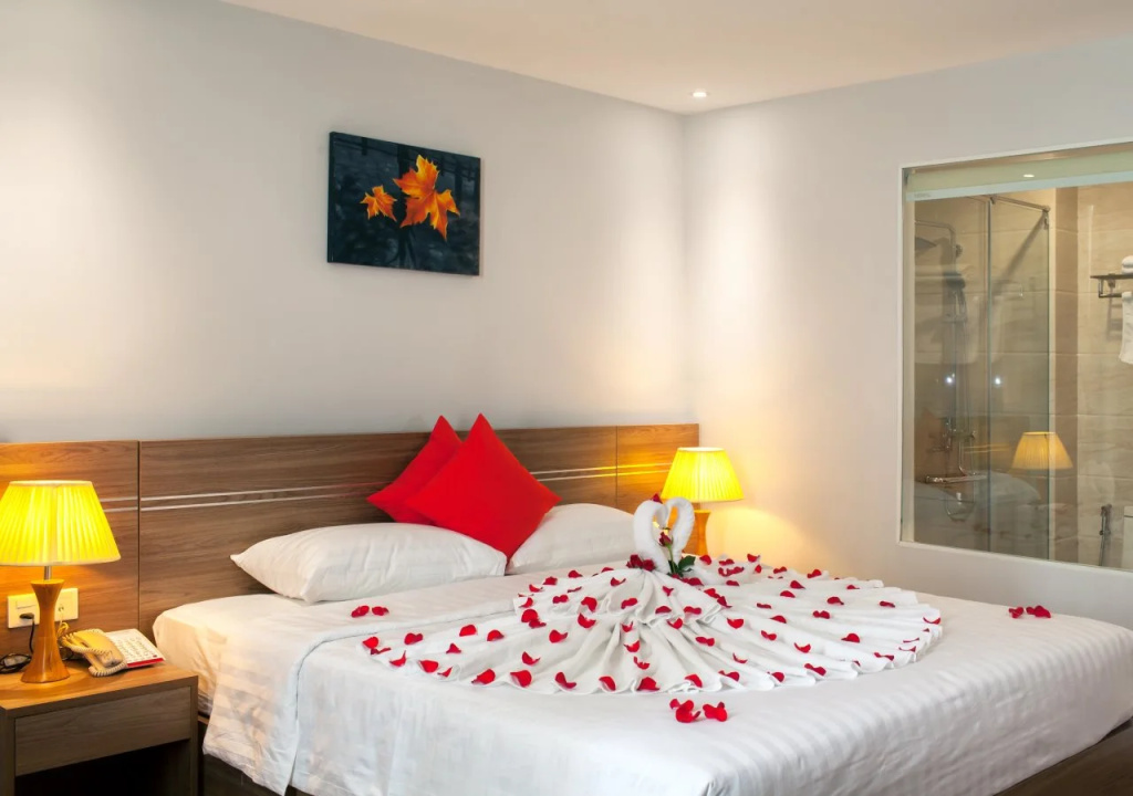 Maple Leaf Hotel & Apartment