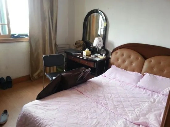 Huadong Ligong Family Hostel