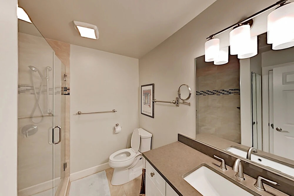 Updated Harbour Town Hideaway w/ Pool & Balcony condo
