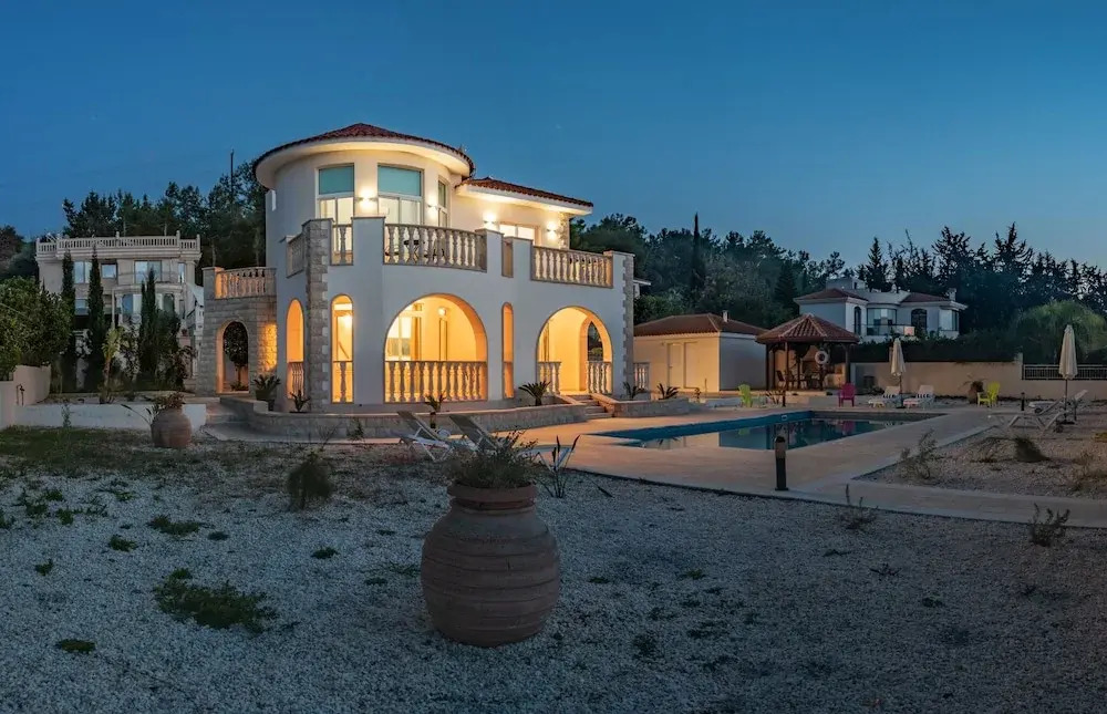 Komissa Villa