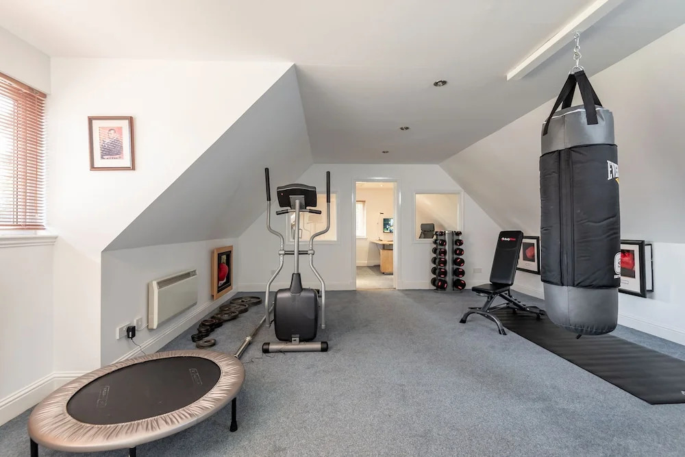 Luxury 6 Bed House With Pool