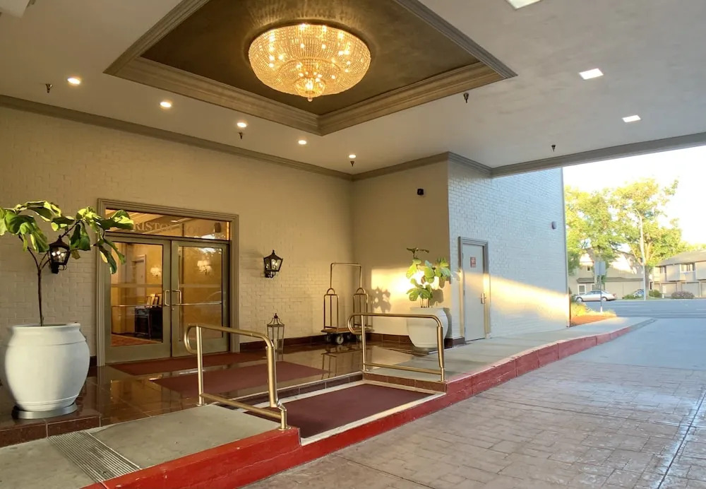 Bristol Hotel