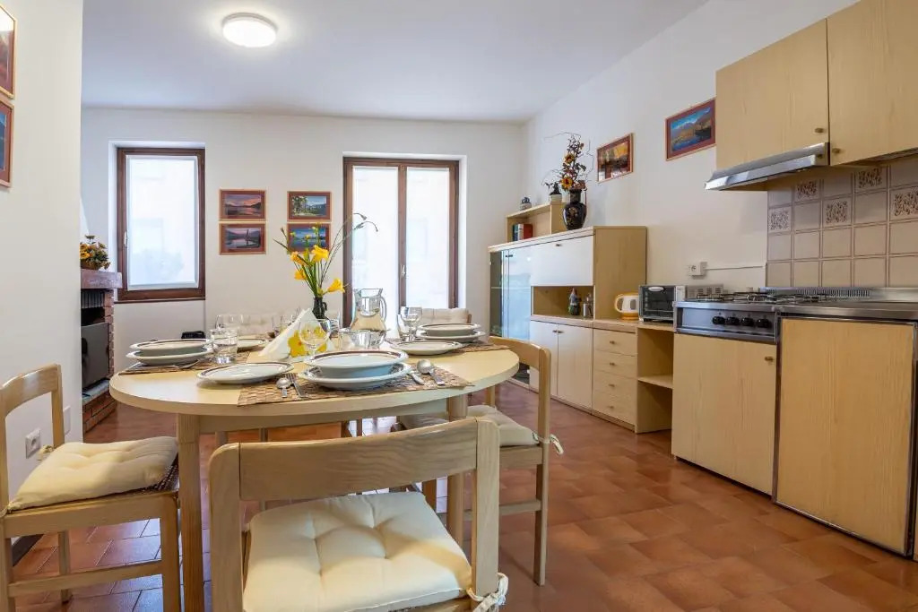 Terraced house on the lakeside of Gravedona - Larihome A04