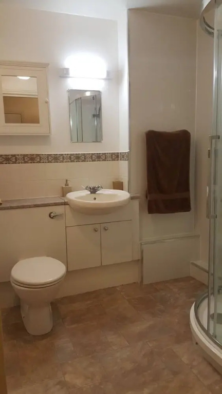 Spacious 2 Bedroom Home in Edinburgh