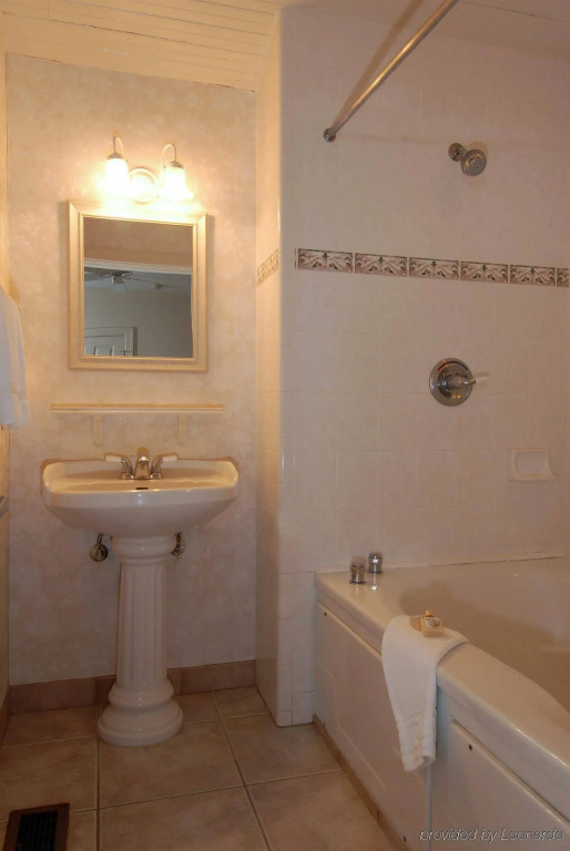 Night Swan Intracoastal B&B