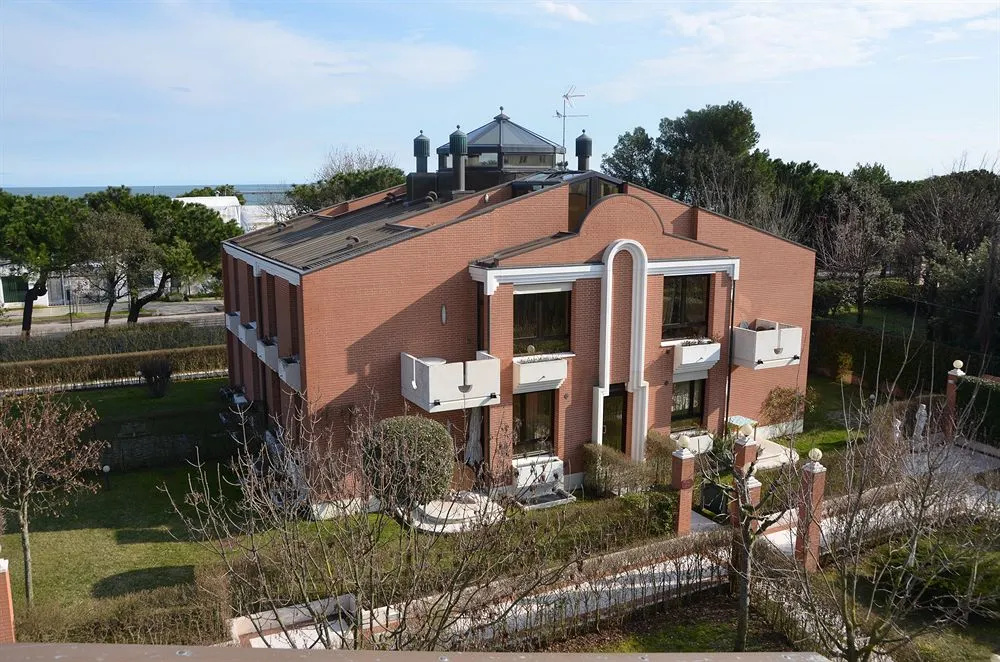 Villa Laguna Apartments