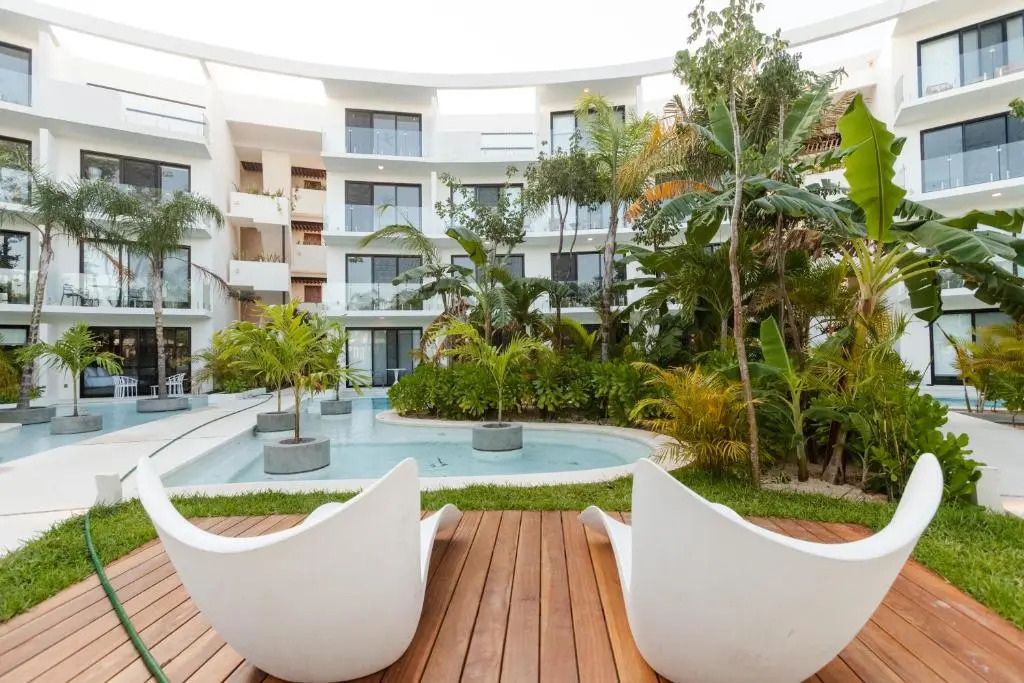 LAGUNAS CENTRAL PARK High tech studio with backyard / Pool & Gym at condo! 2 pax