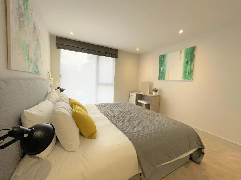 Spectacular 2 Bedroom Apartment in Great Location