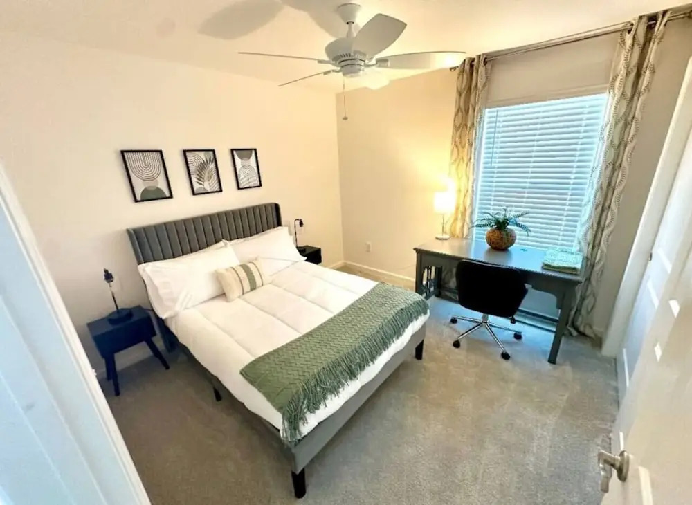 561l Stunning Home, Pool Access, Garage Parking