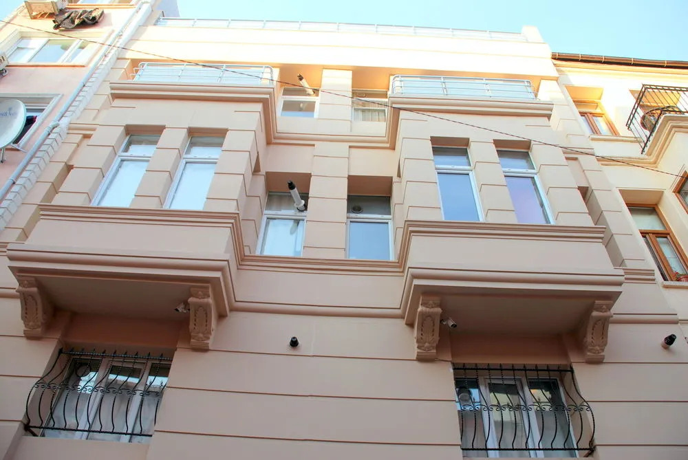 Amaros Apartments