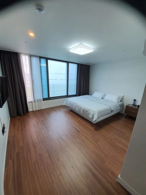 J Hotel