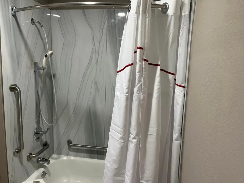 Red Roof Inn & Suites Newport News
