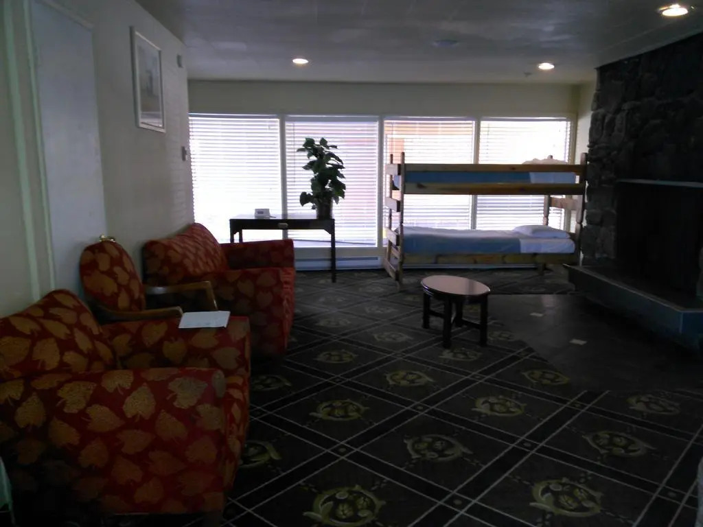 Rodeway Inn & Suites