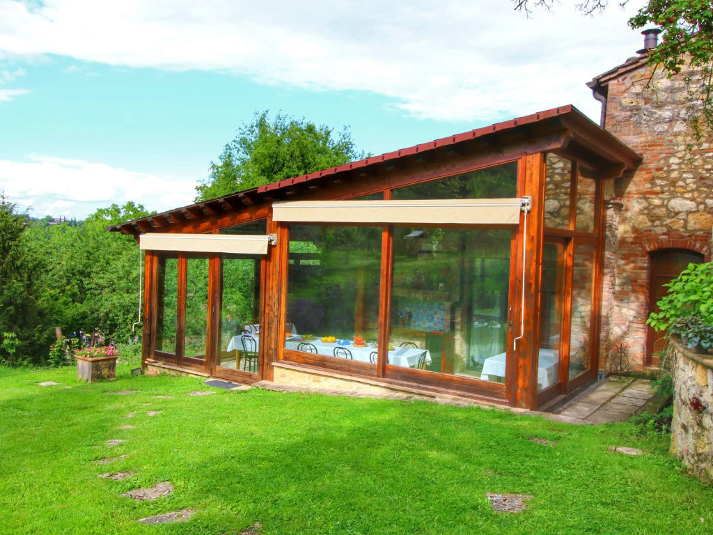 Rustic Villa with Private Pool near Montepulciano