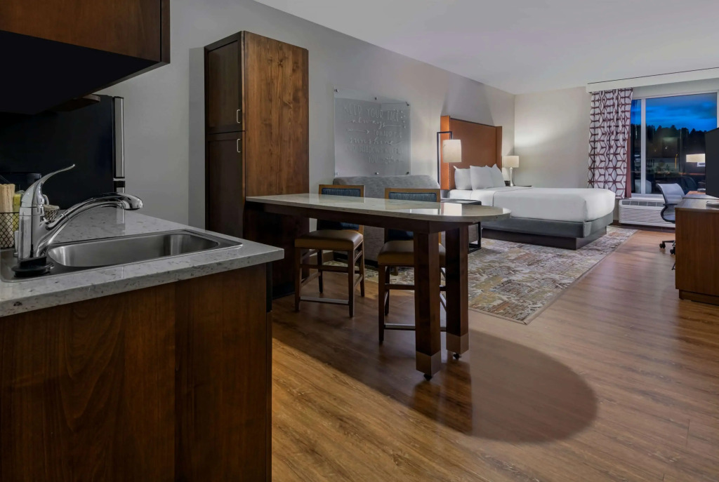 La Quinta Inn & Suites by Wyndham Flagstaff East I-40