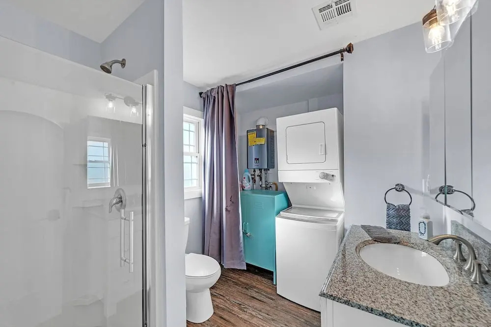 Cozy 3-br Retreat, Four Blocks To Beach & Boardwalk 3 Bedroom Home
