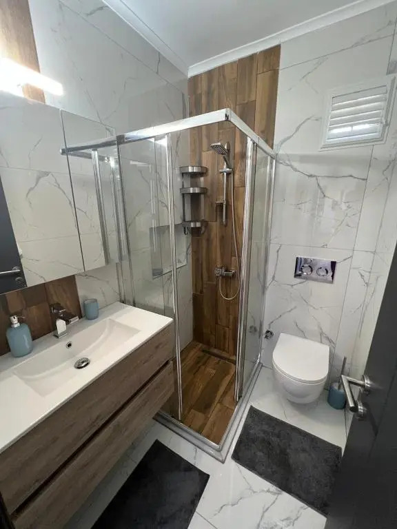 McKenzi Gold 2 bedrooms