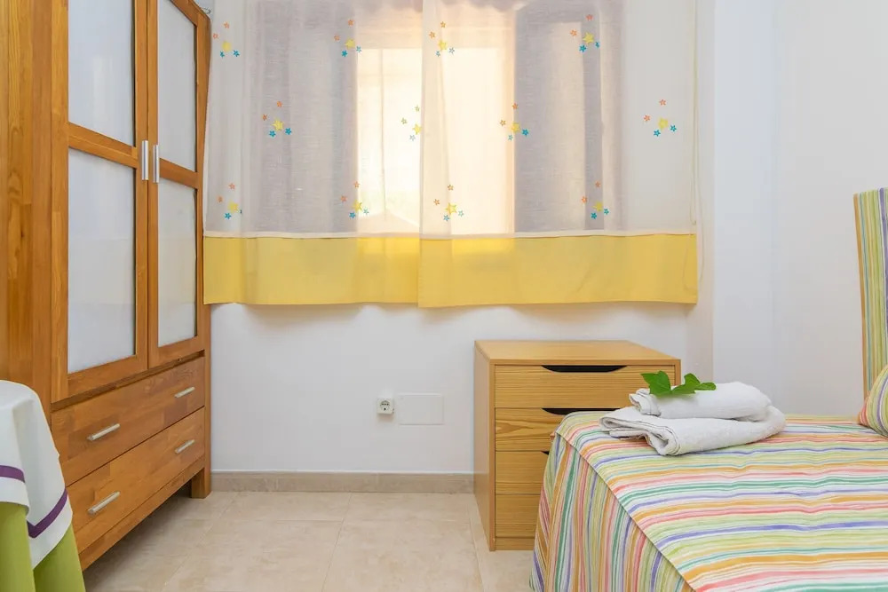 Bella in Alc dia With 3 Bedrooms and 2 Bathrooms
