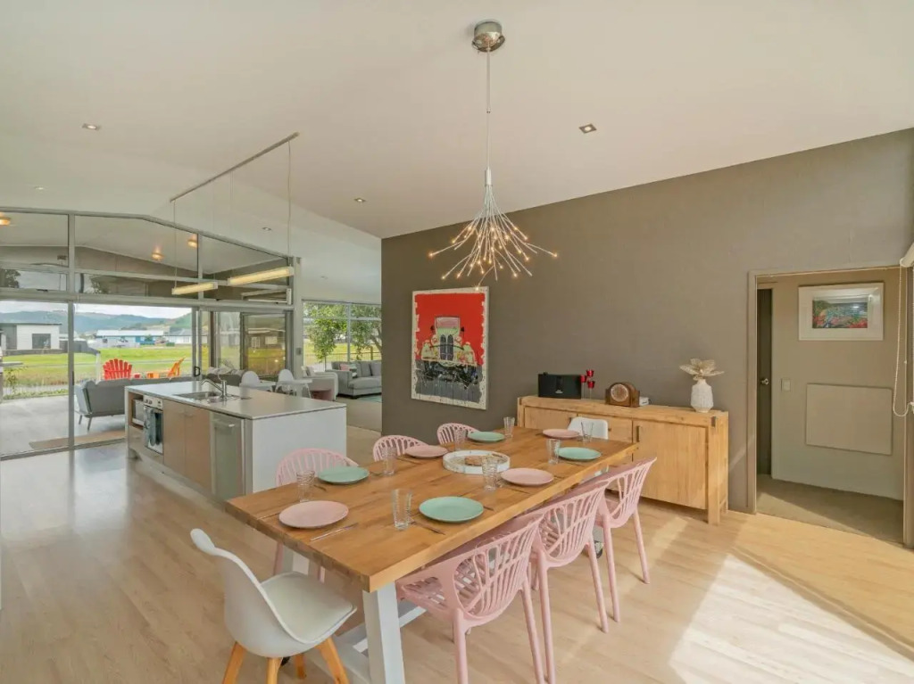 Sanctuary By The Water - Matarangi Holiday Home
