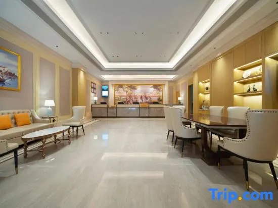 Vienna Hotel ( Haiyan Baolong Business Center Branch)