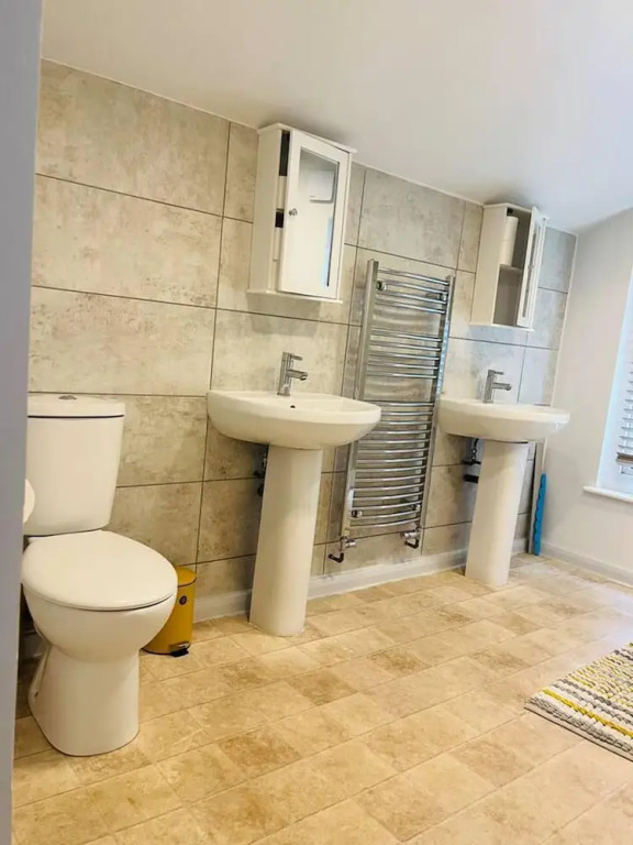 Stunning 2-bed House in Chatham