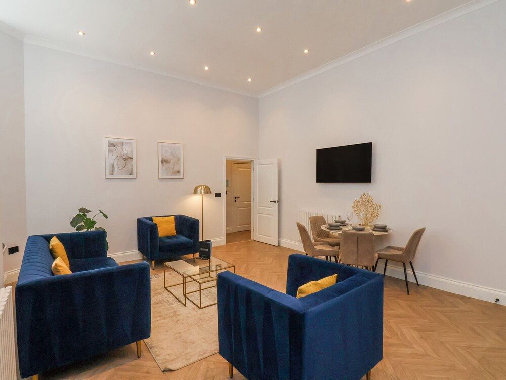 The Salisbury Apartment 106