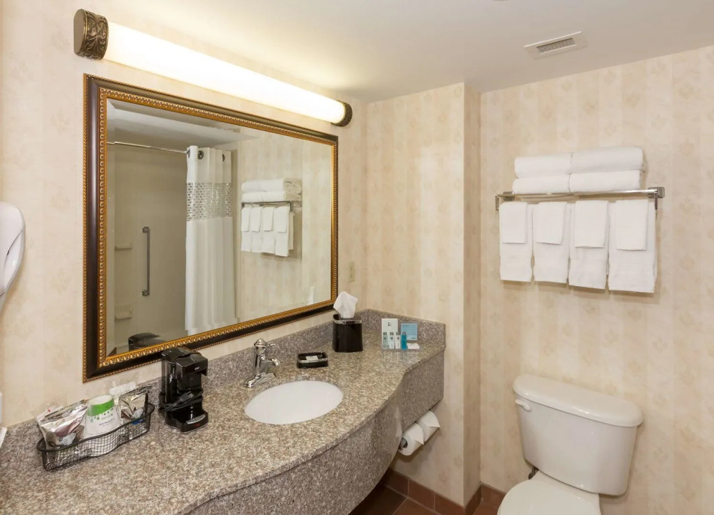Hampton Inn & Suites Cleveland-Beachwood