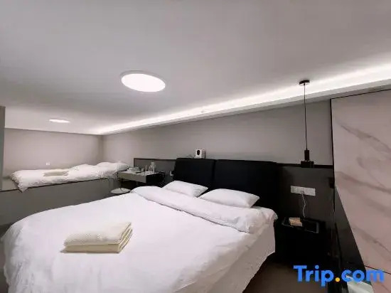 Wuhan Xilai Light Luxury Homestay (Xujiapeng Metro Station Branch)