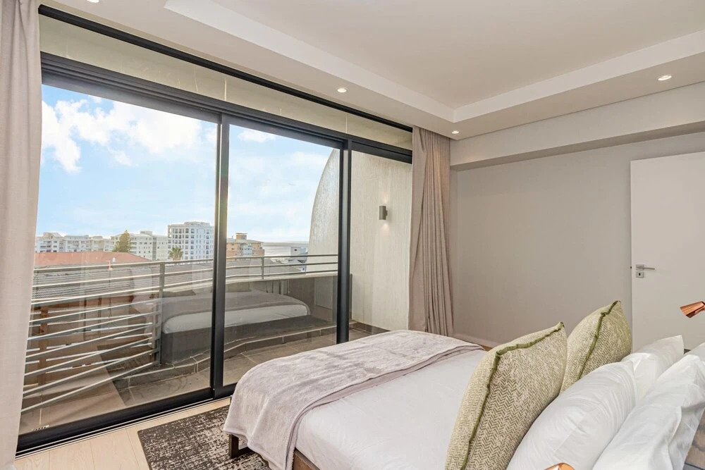 Modern Apartment in Sea Point With Rooftop Deck Penthouse on S