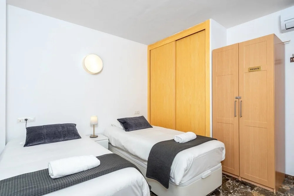 Stunning flat with open pool