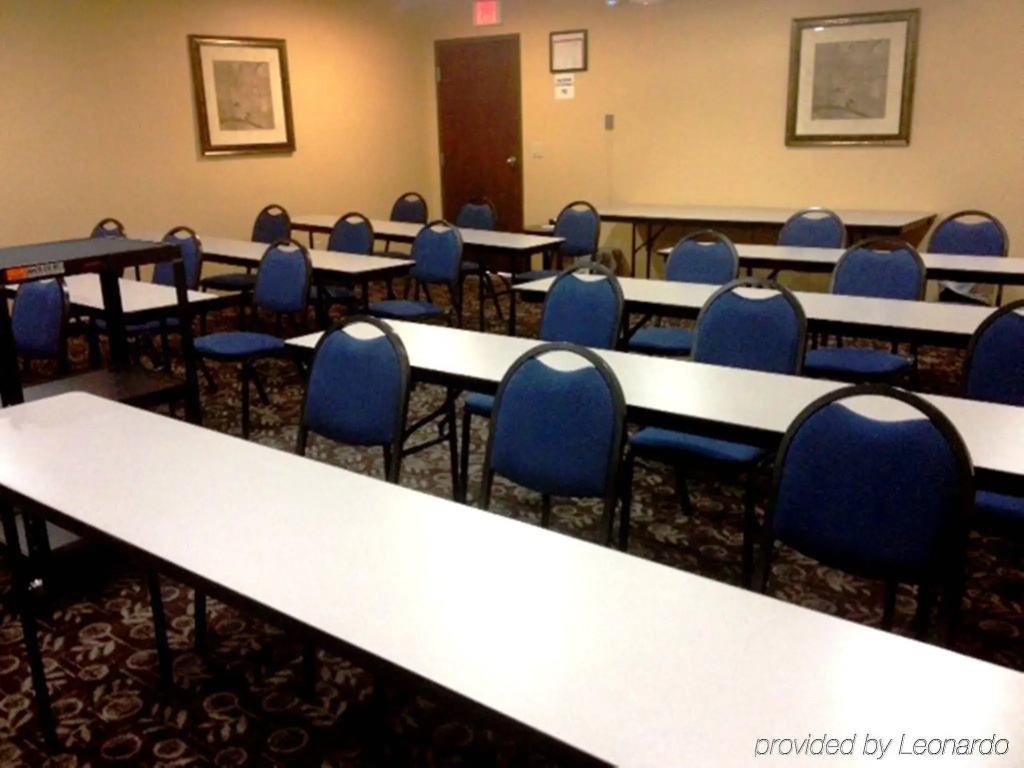 Holiday Inn Express & Suites Woodland Hills by IHG